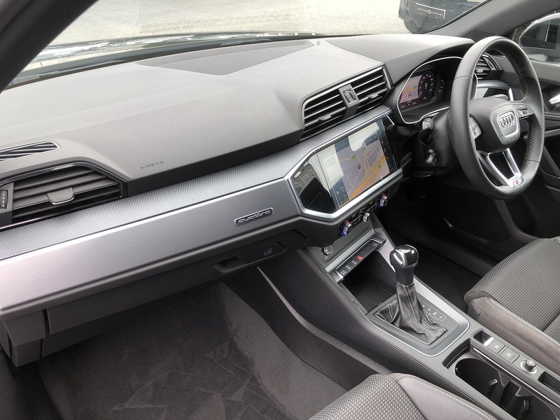 Audi Q3 TFSI S line - U2063
