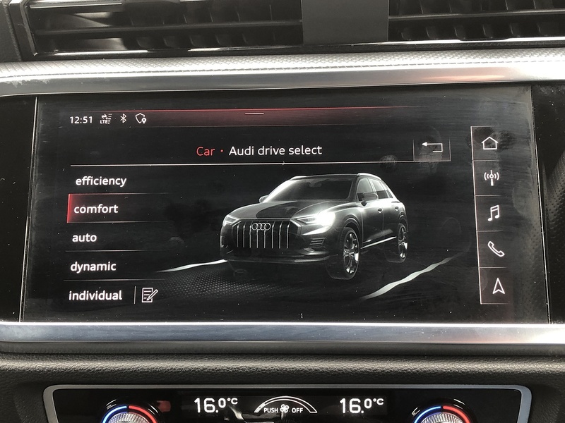Audi Q3 TFSI S line - U2063