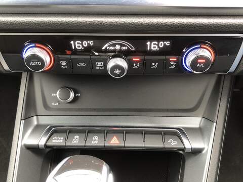 Audi Q3 TFSI S line - U2063