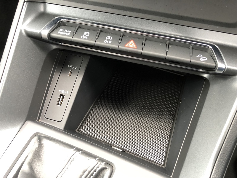 Audi Q3 TFSI S line - U2063