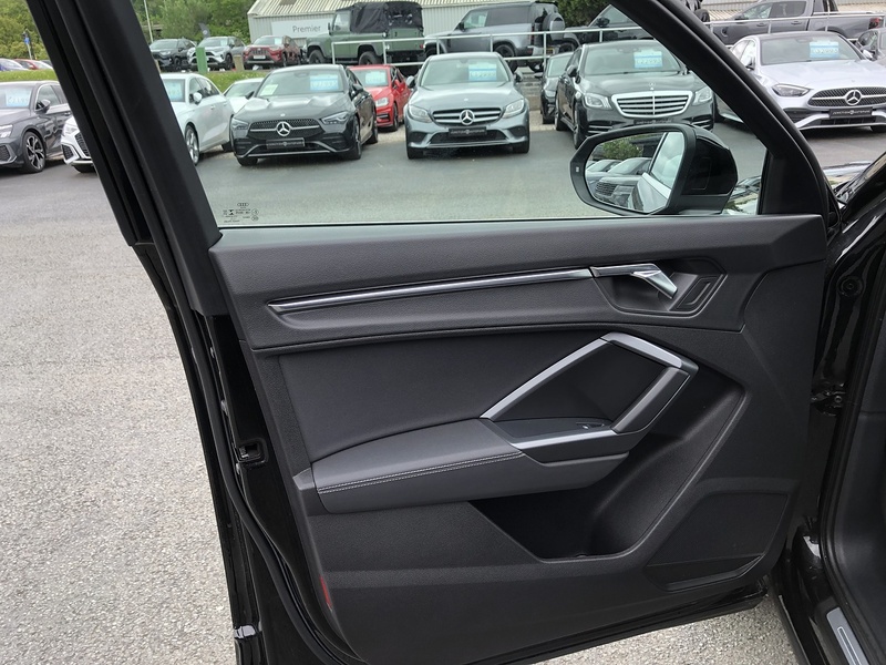 Audi Q3 TFSI S line - U2063