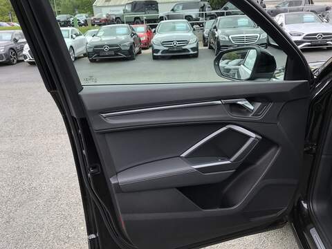 Audi Q3 TFSI S line - U2063