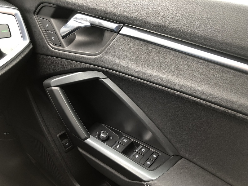 Audi Q3 TFSI S line - U2063