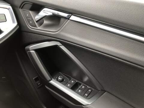 Audi Q3 TFSI S line - U2063