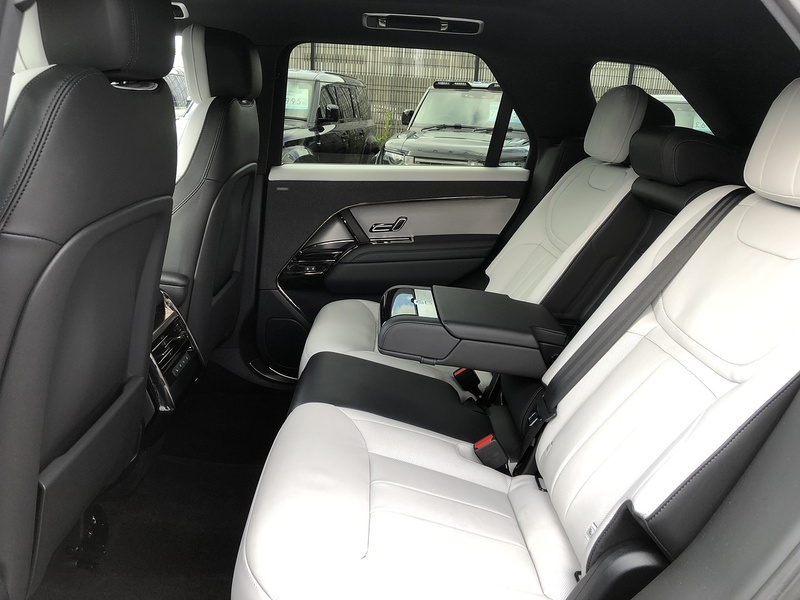 Land Rover Range Rover Sport D250 MHEV Edition - U2067