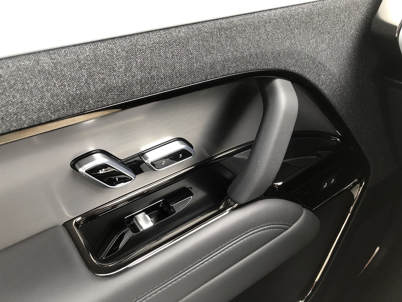 Land Rover Range Rover Sport D250 MHEV Edition - U2067