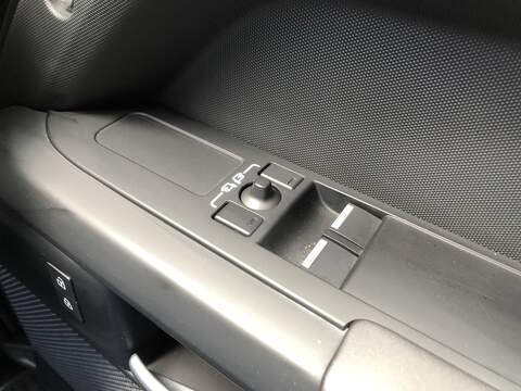 Land Rover Defender 90 D250 MHEV - U2072