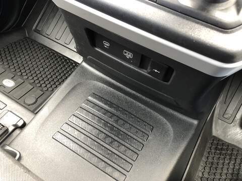 Land Rover Defender 90 D250 MHEV - U2072