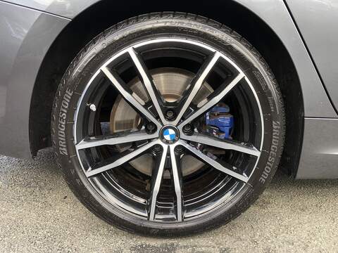 BMW 3 Series 330e M Sport - U2078