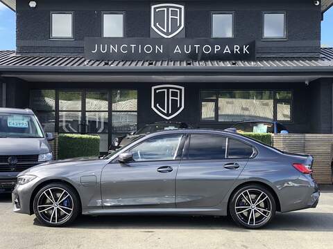 BMW 3 Series 330e M Sport - U2078