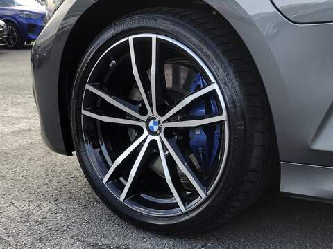 BMW 3 Series 330e M Sport - U2078