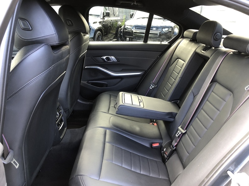 BMW 3 Series 330e M Sport - U2078