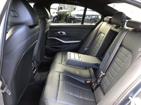 BMW 3 Series 330e M Sport - U2078