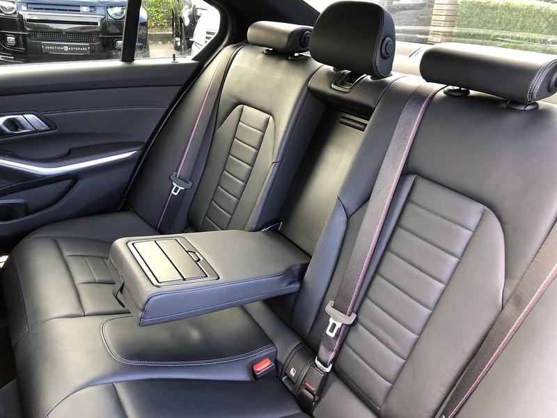 BMW 3 Series 330e M Sport - U2078
