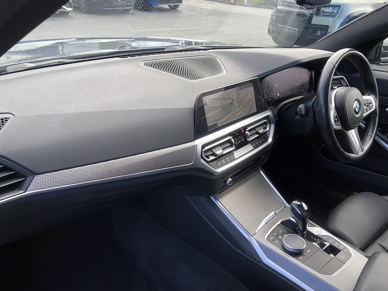 BMW 3 Series 330e M Sport - U2078