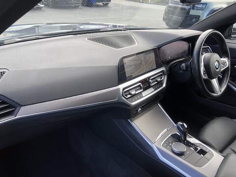 BMW 3 Series 330e M Sport - U2078