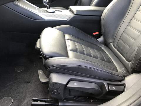BMW 3 Series 330e M Sport - U2078