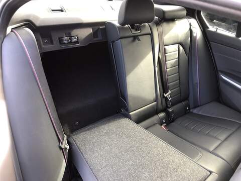 BMW 3 Series 330e M Sport - U2078