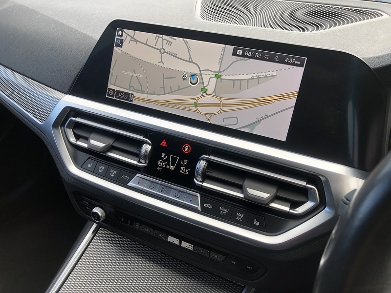 BMW 3 Series 330e M Sport - U2078