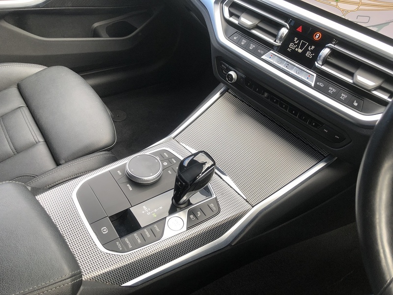 BMW 3 Series 330e M Sport - U2078