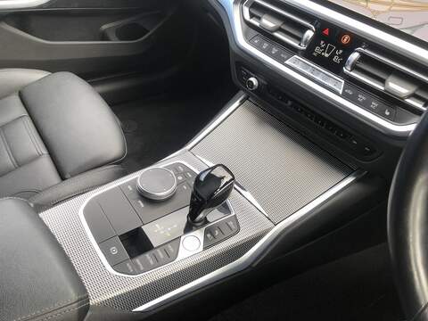 BMW 3 Series 330e M Sport - U2078