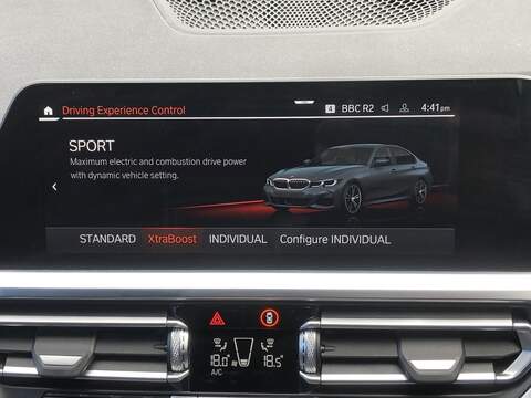 BMW 3 Series 330e M Sport - U2078