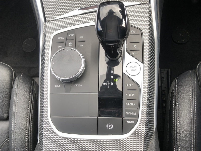 BMW 3 Series 330e M Sport - U2078