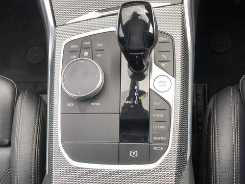 BMW 3 Series 330e M Sport - U2078