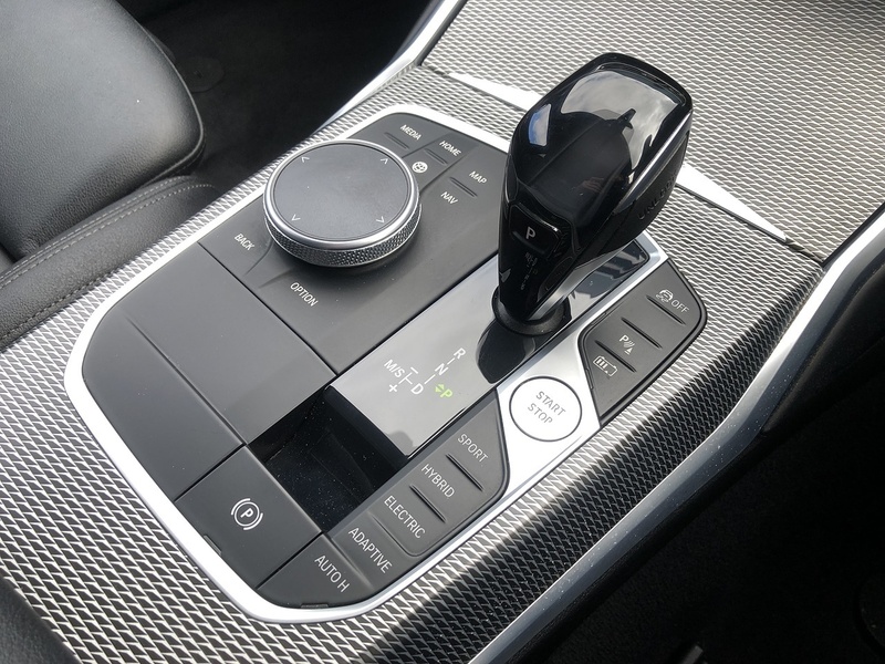 BMW 3 Series 330e M Sport - U2078