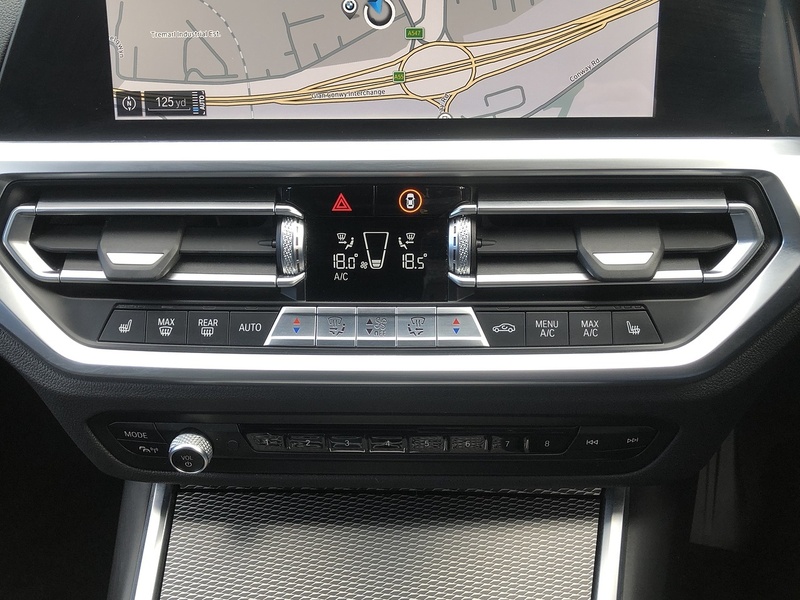 BMW 3 Series 330e M Sport - U2078