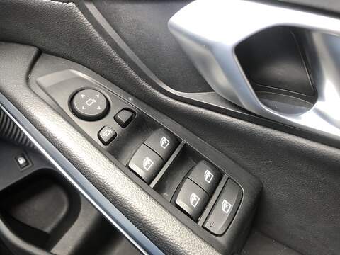BMW 3 Series 330e M Sport - U2078