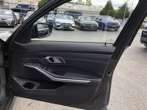 BMW 3 Series 330e M Sport - U2078