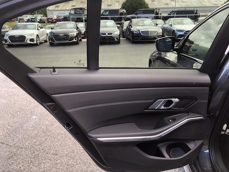 BMW 3 Series 330e M Sport - U2078