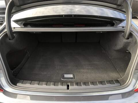BMW 3 Series 330e M Sport - U2078