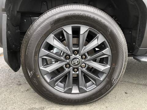 Toyota Land Cruiser D MHEV Invincible - U2082