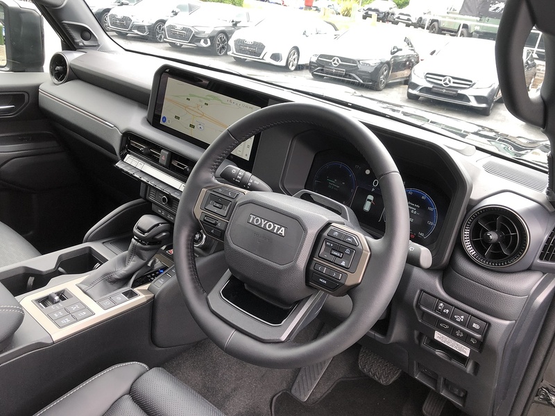 Toyota Land Cruiser D MHEV Invincible - U2082
