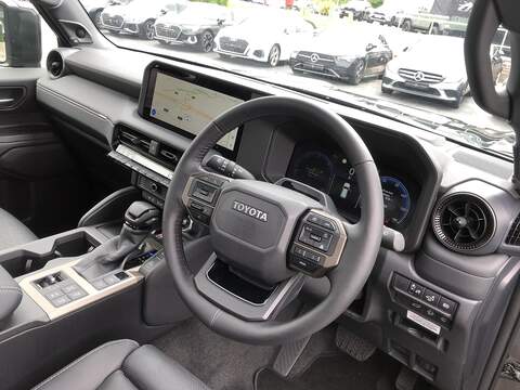 Toyota Land Cruiser D MHEV Invincible - U2082
