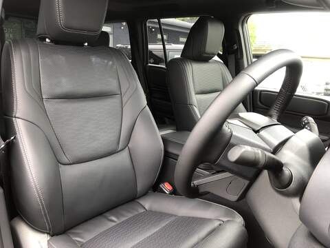 Toyota Land Cruiser D MHEV Invincible - U2082