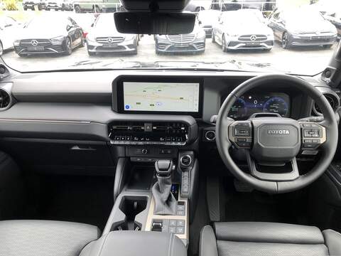 Toyota Land Cruiser D MHEV Invincible - U2082