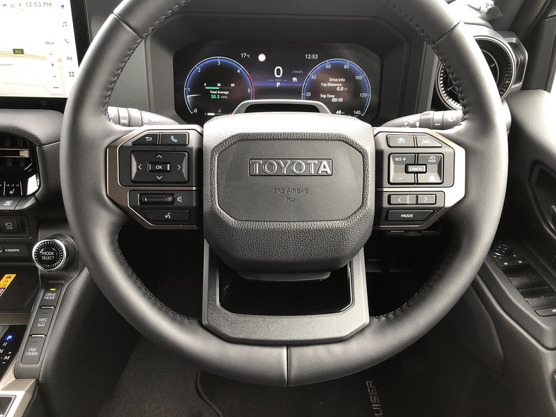Toyota Land Cruiser D MHEV Invincible - U2082
