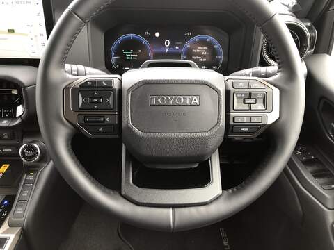 Toyota Land Cruiser D MHEV Invincible - U2082