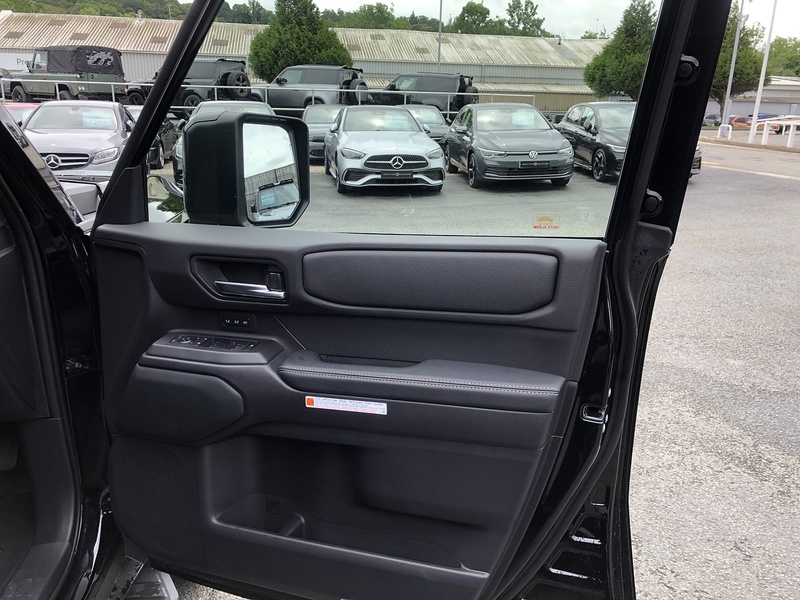 Toyota Land Cruiser D MHEV Invincible - U2082