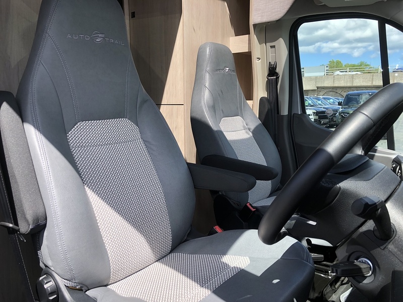 Ford AUTO - TRAIL F - LINE F68 - U2093