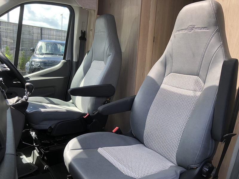 Ford AUTO - TRAIL F - LINE F68 - U2093