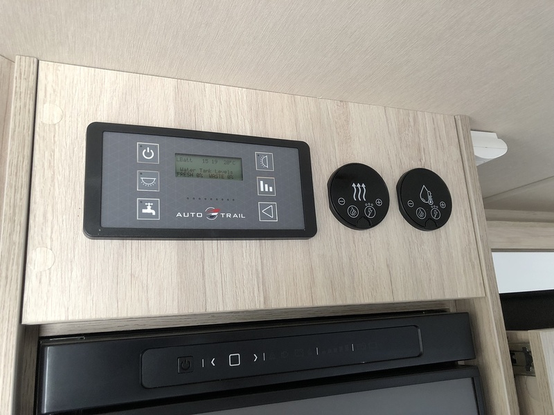 Ford AUTO - TRAIL F - LINE F68 - U2093
