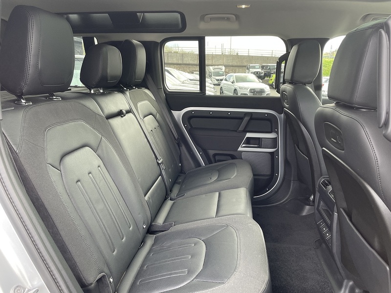 Land Rover Defender 110 SD4 First Edition - U2107