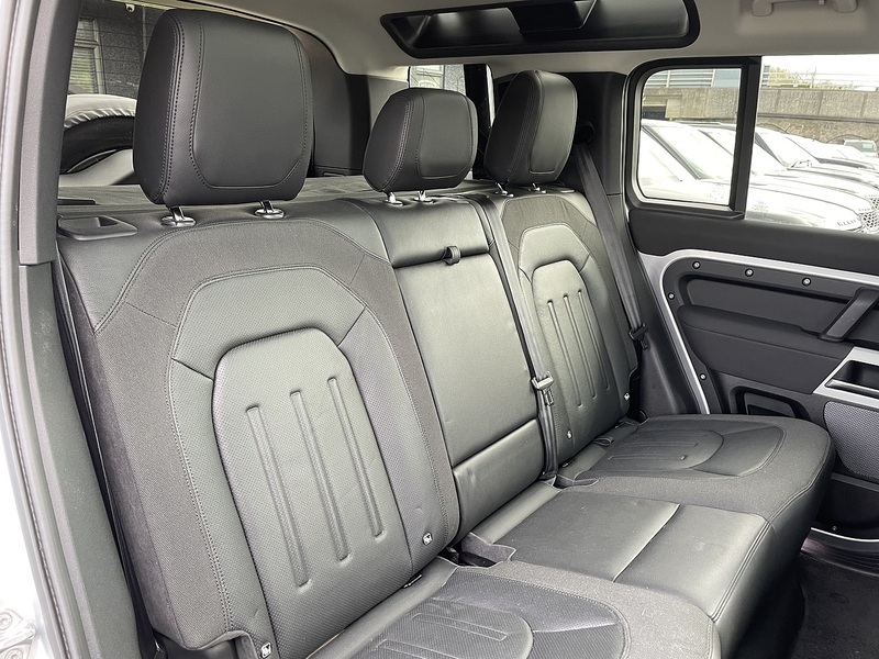 Land Rover Defender 110 SD4 First Edition - U2107