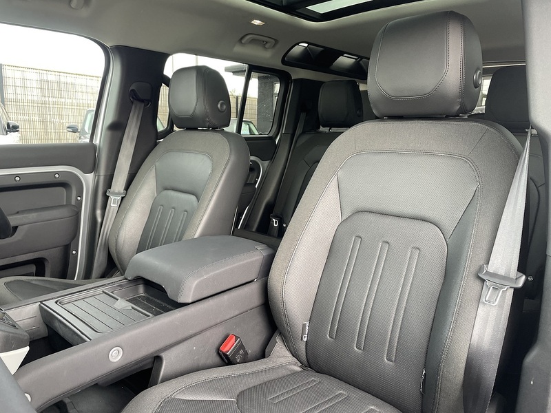 Land Rover Defender 110 SD4 First Edition - U2107