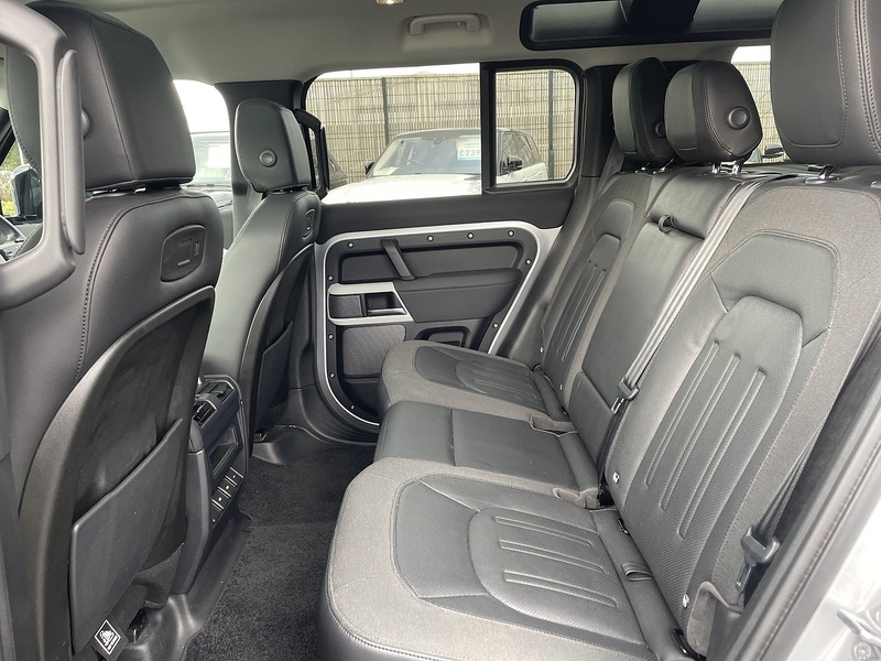 Land Rover Defender 110 SD4 First Edition - U2107