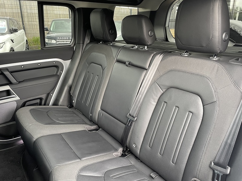 Land Rover Defender 110 SD4 First Edition - U2107